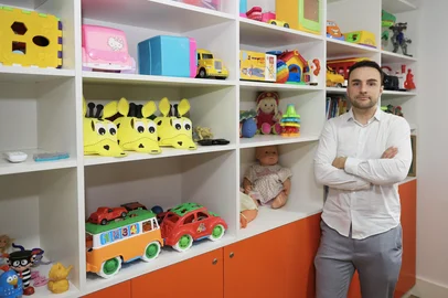 CAXIAS DO SUL, RS, BRASIL 18-09-2025. Em mês de conscientização do câncer infantojuvenil, médico de Caxias alerta para importância do diagnóstico precoce. Na foto, o médico oncologista pediátrico Felipe Lopes da Silva, na Associação de Amparo à Criança e ao Adolescente com Câncer da Serra Gaúcha – Domus.<!-- NICAID(16127336) -->