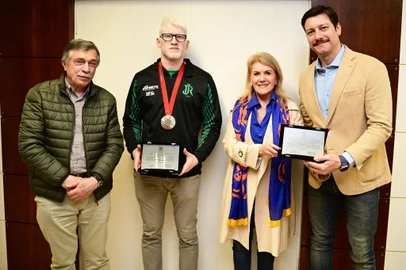 A Prefeitura de Caxias homenageou nesta quinta-feira (12) o atleta olímpico Marcelo Casanova, medalha de Bronze nas Paralimpíadas de Paris 2024.<!-- NICAID(15864999) -->