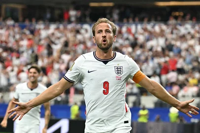 Paul Ellis / AFP England's forward #09 Harry Kane celebrates after scoring his team's second goal during the 2026 World Cup Group L football match between England and Croatia at the Dallas Stadium in Arlington on June 17, 2026. (Photo by Paul ELLIS / AFP)Editoria: SPOLocal: ArlingtonIndexador: PAUL ELLISSecao: world championshipFonte: AFPFotógrafo: STF<!-- NICAID(16308870) -->