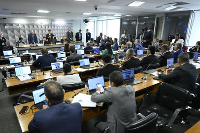 ComissÃ£o Parlamentar Mista de InquÃ©rito do INSS - 2025 (CPMI - INSS) realiza reuniÃ£o para analisar requerimentos de informaÃ§Ãµes Ã  Ã³rgÃ£os pÃºblicos, pedidos de quebras de sigilo e de prisÃ£o preventiva de investigados. O objetivo da comissÃ£o Ã© investigar fraudes no Instituto Nacional do Seguro Social (INSS), envolvendo descontos irregulares em benefÃ­cios de aposentados e pensionistas. A CMPI Ã© formada por senadores e deputados, num total de 32 titulares e igual nÃºmero de suplentes. Em pronunciamento, Ã  bancada, deputado Paulo Pimenta (PT-RS).Mesa: vice-presidente da CPMI - INSS, deputado Duarte Junior (PSB-MA); relator da CPMI - INSS, deputado Alfredo Gaspar (UniÃ£o-AL); coordenador de ComissÃµes Especiais, TemporÃ¡rias e Parlamentares de InquÃ©rito (Coceti), Leandro Augusto de AraÃºjo Cunha Bueno; presidente da CPMI - INSS, senador Carlos Viana (Podemos-MG);deputado SÃ³stenes Cavalcante (PL-RJ).Foto: Andressa Anholete/AgÃªncia Senado<!-- NICAID(16219282) -->