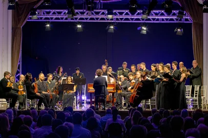 Bach Society Brasil em Bach & Vivaldi: As Quatro Estações<!-- NICAID(16185929) -->