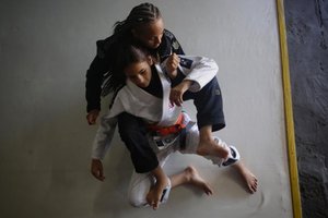 Jovem brasileira se torna primeira atleta da história a ganhar tríade  mundial no Jiu Jitsu - GAZ - Notícias de Santa Cruz do Sul e Região