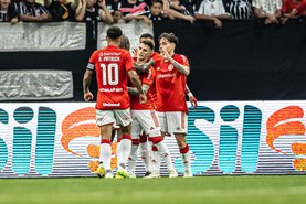 SP - BRASILEIRÃO/CORINTHIANS X INTERNACIONAL - ESPORTES -  Mauricio, do Internacional, comemora seu gol na partida entre Corinthians e Internacional válida pela 37ª rodada   do Campeonato Brasileiro 2023, realizada na Neo Química Arena, na zona leste de São Paulo, neste sábado (02).   02/12/2023 - Foto: JHONY INACIO/ENQUADRAR/ESTADÃO CONTEÚDO<!-- NICAID(15615117) -->