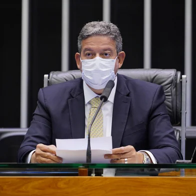 O presidente da Câmara dos Deputados, Arthur Lira (PP-AL), disse nesta quarta-feira, dia 24, que o Legislativo não tolerará novos erros por parte do Poder Executivo no enfrentamento da pandemia da covid-19. Também insinuou que poderá se afastar do governo de Jair Bolsonaro (sem partido) caso o chefe do Executivo não melhore a forma como o governo vem lidando com a doença e, sem citar a palavra impeachment, disse que os "os remédios políticos no Parlamento são conhecidos e são todos amargos. Alguns, fatais." Foto: Pablo Valadares/Câmara dos Deputados<!-- NICAID(14742513) -->
