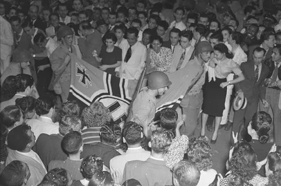 Em 18 de julho de 1945, no RJ, chegada do primeiro escalão da Força Expedicionária Brasileira.<!-- NICAID(16077558) -->