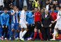 Mbappé é expulso, mas Real Madrid vence Alavés e continua na cola do Barcelona no Espanhol