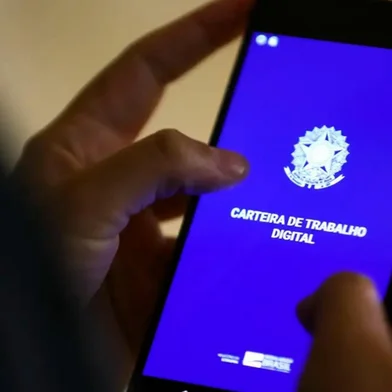 A partir desta sexta-feira (21), entrou em vigor a Medida Provisória (MP) que autoriza o crédito consignado para 47 milhões de trabalhadores com carteira assinada, incluindo empregados domésticos, rurais e do MEI. Até as 13h45, mais de 10 milhões de simulações de empréstimos foram feitas, com mais de um milhão de propostas enviadas e 1.244 contratos finalizados, tudo através do aplicativo da Carteira de Trabalho Digital, que conta com 68 milhões de trabalhadores cadastrados.<!-- NICAID(16000964) -->