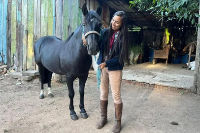Moradora de Minas do Leão, Rayanne Dos Santos Soares, 19 anos, foi a primeira mulher a integrar a seleção de laço da 2ª Região Tradicionalista. Foto: Kathlyn Moreira / Agencia RBS<!-- NICAID(15387344) -->