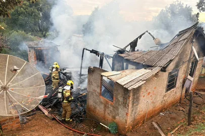 Imagens de incêndio em Lagoa Vermelha.<!-- NICAID(16286419) -->