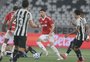 Roger defende escolha por Rogel como reserva imediato no Inter: "Performava bem"