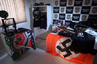 Polícia prende grupo de jovens acusados de neonazismo em Santa Catarina<!-- NICAID(15244108) -->