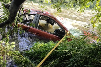 Corpo de Bombeiros de Vacaria / Divulgação O Corpo de Bombeiros Militar através do Pelotão de Vacaria realiza buscas ao Augusto Rauber da Silva de 21 anos que está desaparecido desde a noite do dia 07/11, quando foi visto pela última vez iniciando um deslocamento de carro de Jaquirana com destino a Criciúma. Último contato realizado ele estaria passando por São José dos Ausentes.<!-- NICAID(16163807) -->