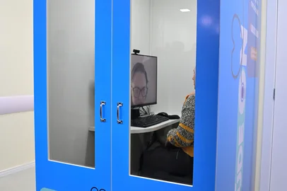 Em uma semana, mais de 60 consultas são realizadas no sistema de telessaúde da prefeitura de Caxias do Sul. Serviço iniciado no dia 8 de julho, realizou 69 atendimentos online na cabine instalada Unidade Básica (UBS) Esplanad (foto)<!-- NICAID(16081658) -->