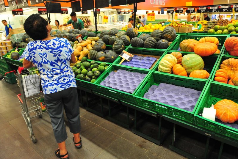 Em Santa Maria o protesto já reflete nos produtos nos supermercados. No Nacional já faltam frutas e legumes. Na Rede Super ainda há registro de falta de farinha.<!-- NICAID(11229588) -->