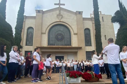 Comunidade faz caminhada silenciosa em protesto às mortes de mãe e filha em Ronda Alta<!-- NICAID(16025015) -->