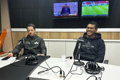 Rafael Sanson e Breno Vieira, lutadores de MMA, em entrevista ao Show dos Esportes da Rádio Gaúcha Serra. Lutarão no Jungle Fight 2025 e treinam na Academia Garra Team, de Bento Gonçalves (Rafael) e Farroupilha CT do Leão (Breno)<!-- NICAID(16093155) -->