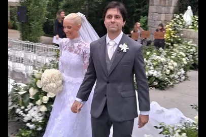 Os noivos Gabriela e Tiago em Gramado<!-- NICAID(16156432) -->