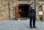 Ator de Peaky Blinders visita vinícola na serra gaúcha