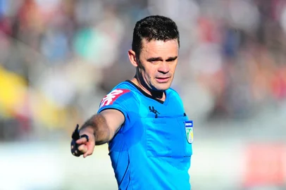 CAXIAS DO SUL, RS, BRASIL, 18/06/2022. Caxias x Cascavel, jogo válido pela 10ª rodada da primeira fase da série D do Campeonato Brasileiro e realizado no estádio Centenário. Na foto, árbitro Antônio Marcio Teixeira da Silva (MG). (Porthus Junior/Agência RBS)<!-- NICAID(15127369) -->