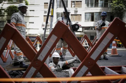 Porto Alegre, RS, Brasil, 16-01-2023: Ampliação da rede subterrânea com cabos novos. Obras de rede subterrânea da CEEE Grupo Equatorial no Centro Histórico. Foto: Mateus Bruxel / Agência RBS<!-- NICAID(15322416) -->
