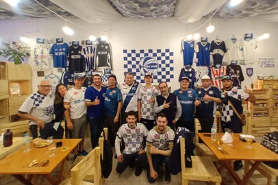 Torcedores do São José se reúnem em um bar Empório do Zeca, no Estádio Passo D'Areia em Porto Alegre<!-- NICAID(15918818) -->