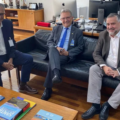Prefeito Jairo Jorge e deputado Luiz Carlos Busato se reúnem com ministro Paulo Pimenta.<!-- NICAID(15436378) -->