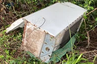 SANTA MARIA, RS, BRASIL - 18/07/2025 - O assassinato de um jovem de 18 anos, encontrado morto dentro de uma geladeira em uma área de mata, em Santa Maria, na região central do Rio Grande do Sul, é investigado pela Polícia Civil. A vítima também estava com uma mangueira enrolada no pescoço (Foto: Polícia Civil/Divulgação)<!-- NICAID(16083852) -->