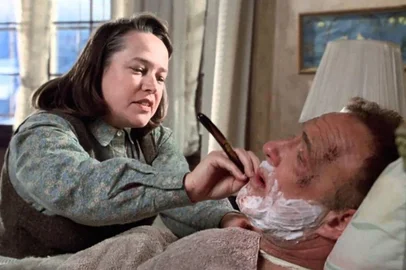Louca Obsessão (1990), com Kathy Bates e James Caan<!-- NICAID(15103397) -->