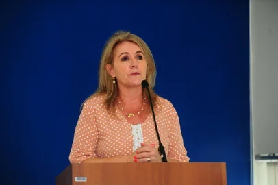 CAXIAS DO SUL, RS, BRASIL, 25/11/2021. Abertura da  campanha 16 dias de ativismo contra violência contra a mulher. Na foto, Paula Ioris, vice-prefeita de Caxias do Sul. (Porthus Junior/Agência RBS)<!-- NICAID(14950961) -->