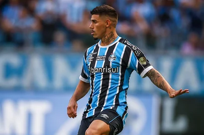 RS - FUTEBOL/GAUCHAO 2024 /GREMIO X BRASIL - ESPORTES - Lance da partida entre Gremio e Brasil de Pelotas disputada na noite deste domingo, na Arena do Gremio, valida pelas quartas de final do Campeonato Gaucho 2024. FOTO: LUCAS UEBEL/GREMIO FBPA<!-- NICAID(15702435) -->