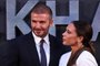 Former England footballer David Beckham and his wife Victoria Beckham pose on the red carpet upon arrival to attend the Premiere of "Beckham" in London on October 3, 2023. (Photo by HENRY NICHOLLS / AFP)Editoria: ACELocal: LondonIndexador: HENRY NICHOLLSSecao: culture (general)Fonte: AFPFotógrafo: STR<!-- NICAID(15559268) -->