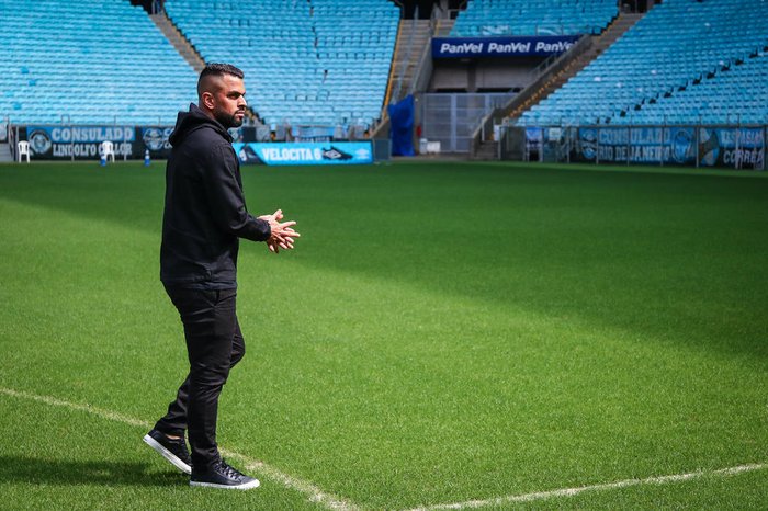 Maicon se despede do Grêmio: Aqui é minha casa, se desligar do time nunca mais
