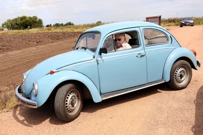 (FILES) Uruguay's former President Jose Mujica drives his car near his house after leavig the Uruguayan Presidency on March 1, 2015. Uruguay's former president (2010-2015) Jose "Pepe" Mujica, a former guerrilla fighter and icon of the left in Latin America, died at the age of 89 on May 13, 2025, the government announced. The farmer dubbed the "world's poorest president" during his presidency for his modest lifestyle had been diagnosed with cancer of the esophagus in May 2024. (Photo by PABLO BIELLI / AFP)<!-- NICAID(16036154) -->