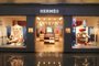 TAIPEI, TAIWAN - DECEMBER 5, 2018: Hermes fashion store at duty free zone at Taoyuan International Airport near Taipei, Taiwan. It is Taiwan's largest and busiest airport.Indexador: MAREK SLUSARCZYKFonte: 297535450<!-- NICAID(15618973) -->