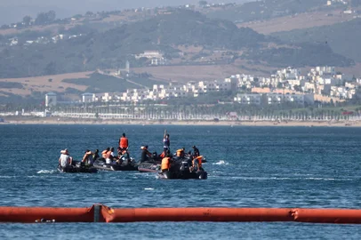 People aboard inflatable boats navigate on the Moroccan side of the new floating barrier deployed by Spain to reinforce security near the border post of the Spanish enclave of Ceuta on August 2, 2026. At least 72 people died during last week's mass influx of migrants into Spain's Ceuta enclave, when tens of thousands of people mostly swam around the border post from Morocco, local officials said today. Most of the estimated 60,000 people who rushed into Spain's north African territory have returned to Morocco since the territory's largest mass migrant crossing. (Photo by Henry Nicholls / AFP)<!-- NICAID(16338805) -->