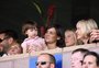 Suri Cruise, filha de Tom Cruise e Katie Holmes, completa 18 anos e segue afastada do pai