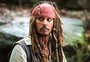 Johnny Depp atende pedido de fã e encarna Jack Sparrow nos bastidores de show