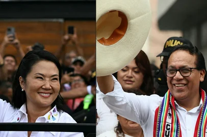 ERNESTO BENAVIDES,CONNIE FRANCE / AFP (COMBO) This combination of pictures created on June 07, 2026 shows Peru's presidential candidate Keiko Fujimori, for the Fuerza Popular party, waving to supporters as she leaves after casting her vote during the presidential election runoff in Lima on June 7, 2026, and Peru's presidential candidate Roberto Sanchez, for the Juntos por el Peru party, greeting supporters next to his wife Claudia Pinazzo (out of frame) and his mother after an election-day breakfast in Huaral, Lima department, Peru on June 7, 2026. Ballots are being cast in Peru's too-close-to-call presidential runoff, with crime and political instability dominating a race to choose the country's ninth leader in a decade June 7. (Photo by ERNESTO BENAVIDES and Connie FRANCE / AFP)Editoria: POLLocal: HuaralIndexador: ERNESTO BENAVIDESSecao: electionFonte: AFPFotógrafo: STF<!-- NICAID(16301656) -->