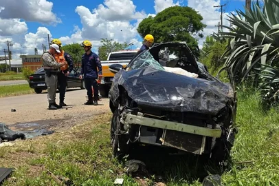 Corpo de Bombeiros / Divulgação Mulher fica em estado grave após capotamento na RS-153 em Passo Fundo<!-- NICAID(16186424) -->