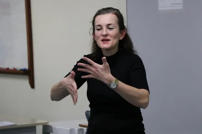 Baixo número de intérpretes de Libras não supre demanda de trabalho em Passo Fundo<!-- NICAID(15606726) -->