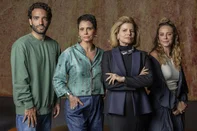 Afonso Roitman (Humberto Carrão), Celina (Malu Galli), Odete Roitman (Debora Bloch) e Heleninha (Paolla Oliveira)<!-- NICAID(16005746) -->