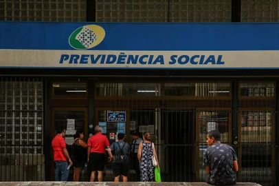 PORTO ALEGRE, RS, BRASIL - 15/01/2020Fachada do prédio da Previdência Social do Centro de Porto Alegre<!-- NICAID(14387958) -->