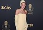 Look de Emma Corrin, a princesa Diana de "The Crown", gera memes nas redes sociais