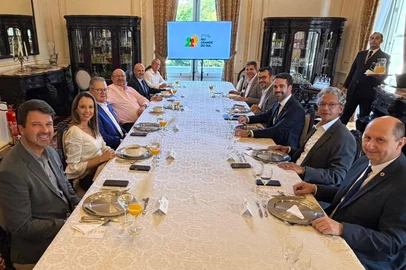 Porto Alegre, RS, 14/04/2026. Reunião do governador com a bancada do PSD na ALRS. (E-D)  Neri, o Carteiro, Nadine Anflor. Ranolfo Vieira Júnior, Aloisio Classmann, Professor Bonatto, Pedro Pereira, Ernani Polo, Artur Lemos, Eduardo Leite, Frederico Antunes e Elton Weber<!-- NICAID(16265463) -->