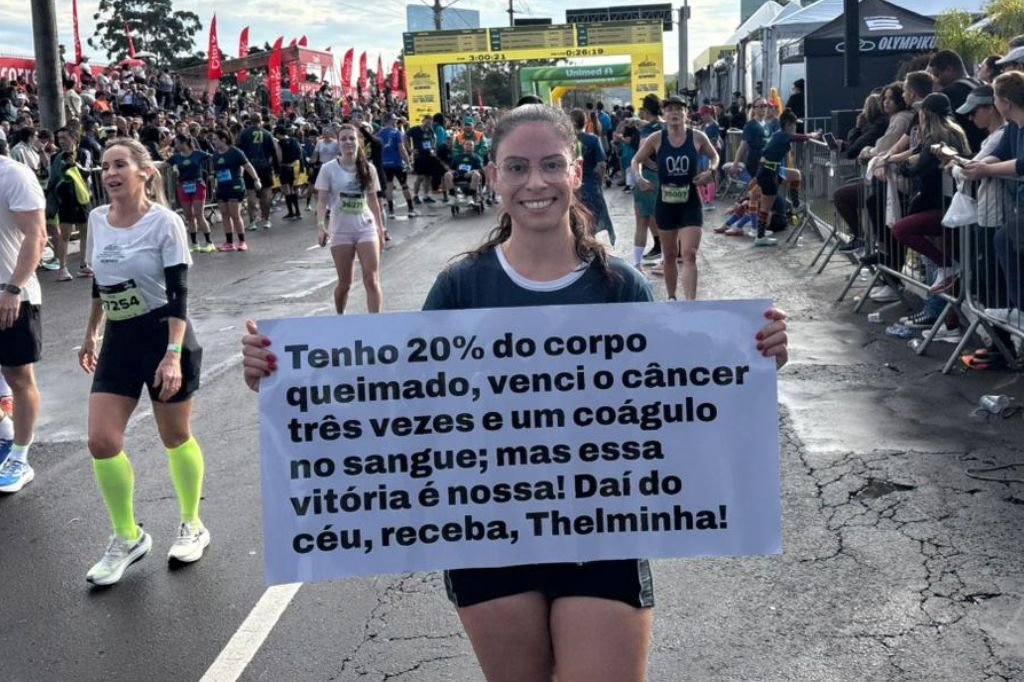 Liz de Moura celebra superação ao completar maratona após vencer câncer
