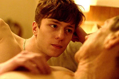 Um aspirante a escritor utiliza um alter ego para desenvolver seu primeiro romance. Em Sebastian, Max é um jovem de 25 anos que vive como escritor freelancer em Londres trabalhando com artigos para uma revista. Ter um livro publicado fala alto na lista de desejos do rapaz e, então, ele encontra um tema para explorar: o trabalho sexual na internet.FOTO: Ruaridh Mollica interpreta o protagonista Max<!-- NICAID(15997893) -->