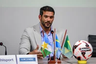 Na última quinta-feira, 15, 19 presidentes de federações estaduais assinaram um manifesto defendendo a “renovação do futebol brasileiro”. Foi iniciado um movimento para uma nova eleição na CBF, que foi convocada por Fernando Sarney, interventor da entidade nomeado após decisão do Tribunal de Justiça do Estado do Rio de Janeiro, ainda sem data. Nesse cenário, as 19 federações articulam colocar Samir Xaud no poder da CBF. Ednaldo Rodrigues ainda tenta recurso para voltar ao cargo.<!-- NICAID(16038783) -->