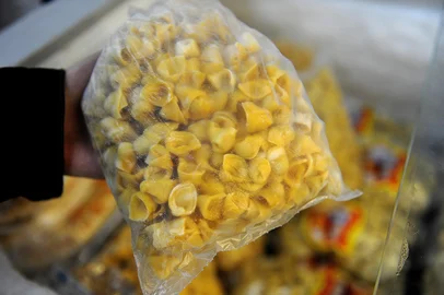 CAXIAS DO SUL, RS. BRASIL, 04/05/2022 - +Serra. Consumidores relatam como lidam com os aumentos nos produtos que compõem a cesta básica.  Agnoline (capeletti), batata inglesa e alface foram alguns dos produtos com mais reajustes no mês de março, em comparação com fevereiro, em Caxias, segundo o Instituto de Pesquisas Econômicas e Sociais da Universidade de Caxias do Sul. (Marcelo Casagrande/Agência RBS)<!-- NICAID(15086580) -->