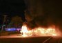 Bolsonaristas incendeiam ônibus e carros em Brasília; grupo tentou invadir sede da PF