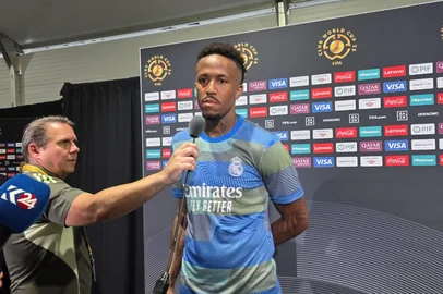 Éder Militão fala com a imprensa após Real Madrid ser eliminado do Mundial de Clubes 2025 pelo PSG.<!-- NICAID(16077110) -->